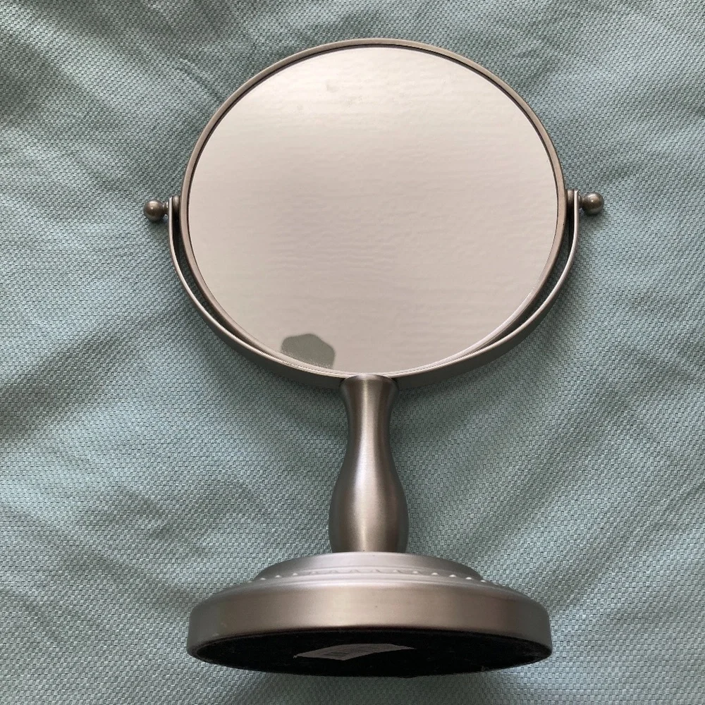 Magnifying Dual Sided Mirror Makeup Bathroom, Satin Nickel, Excellent condition!